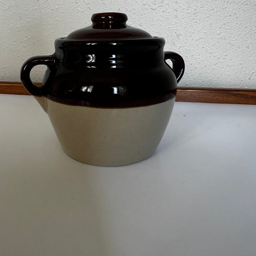 MONMOUTH vintage bean pot, brown, with lid and handles